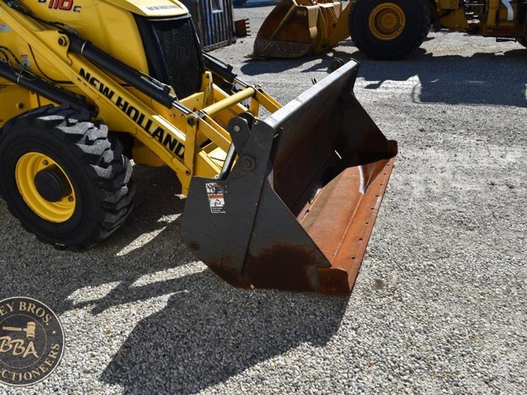 2013-new-holland-b110c-image-25