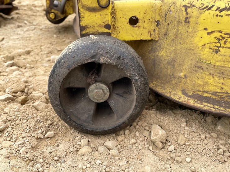john-deere-318-image-37