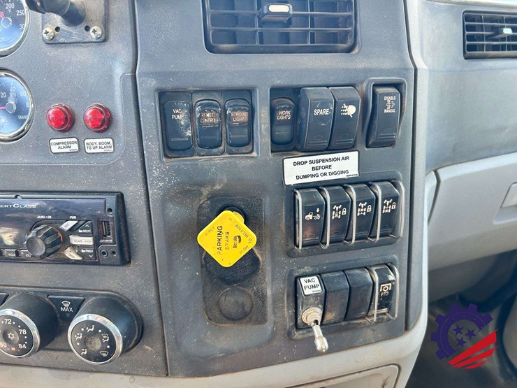 2020-peterbilt-567-image-111