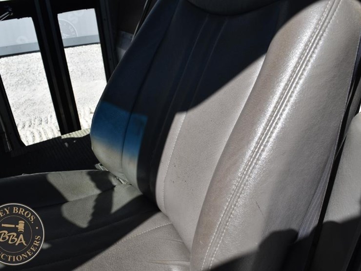 2001-chevrolet-3500-image-19