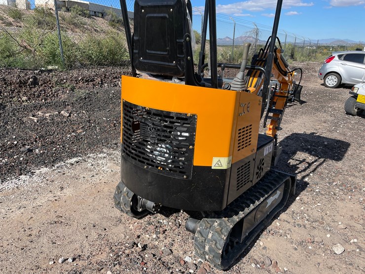 #3062-•-mini-excavator-image-8