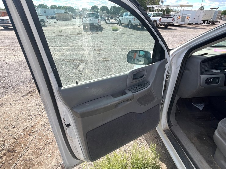 #2774-•-2001-ford-aerostar-van-(has-nm-title)(offsite-at-nmsu)-image-20