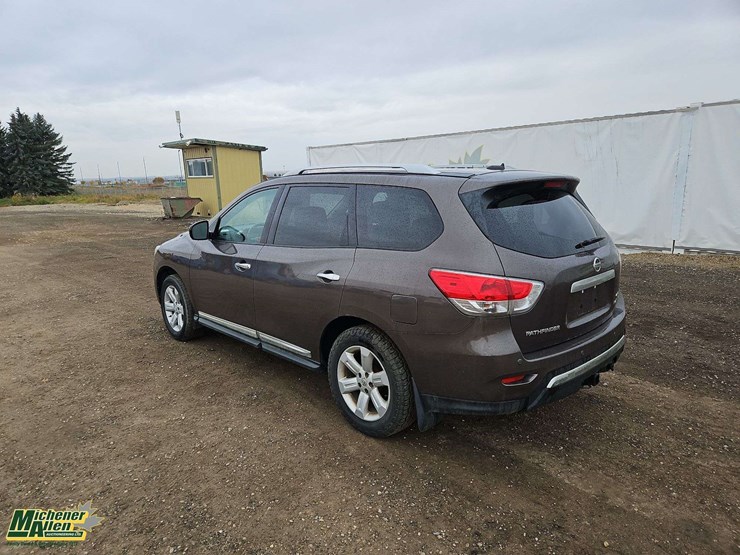2015-nissan-pathfinder-image-3