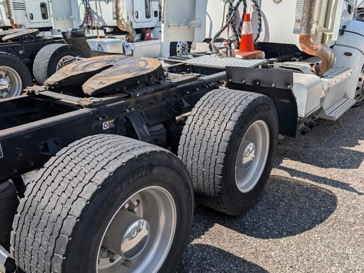 2014-peterbilt-386-image-9