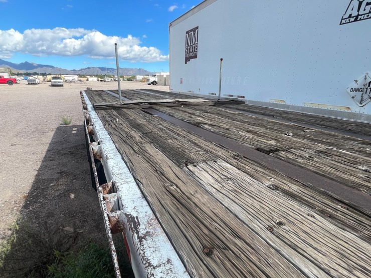 #2770-•-1966-hobbs-flatbed-trailer-(has-nm-title)(offsite-at-nmsu)-image-9