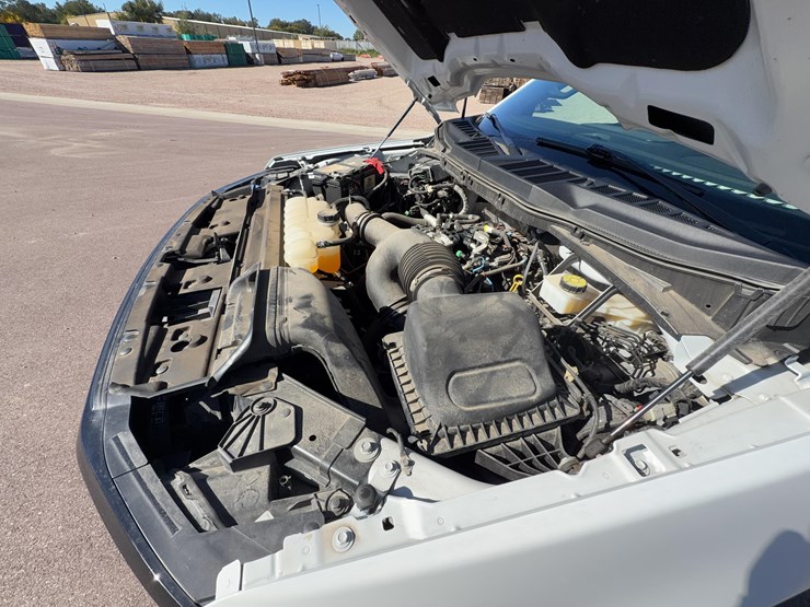2024-ford-f150-xlt-image-34