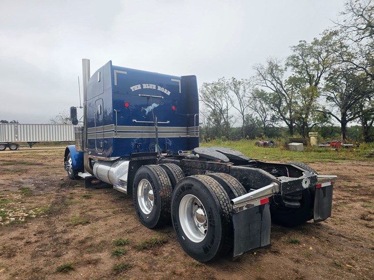 2001-peterbilt-379-image-12