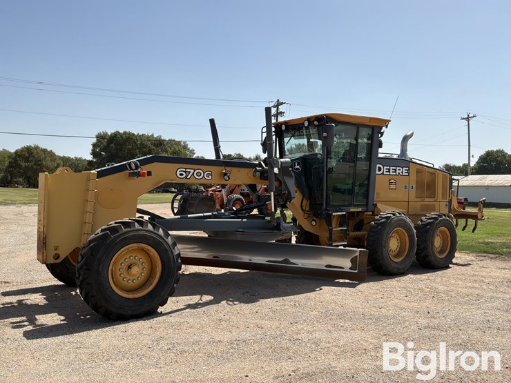 2013-deere-670g-image-1