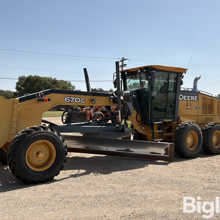2013 DEERE 670G