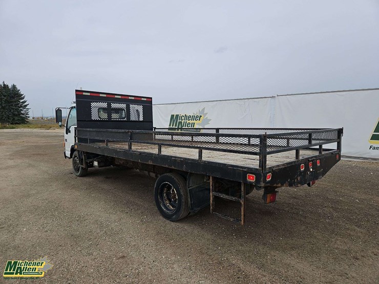 2005-gmc-w5500-image-3