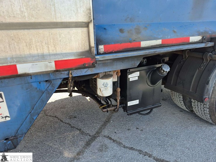 2018-freightliner-m2-106-image-23