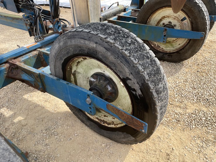 #1275-•-kinze-12'-corn-planter-image-57