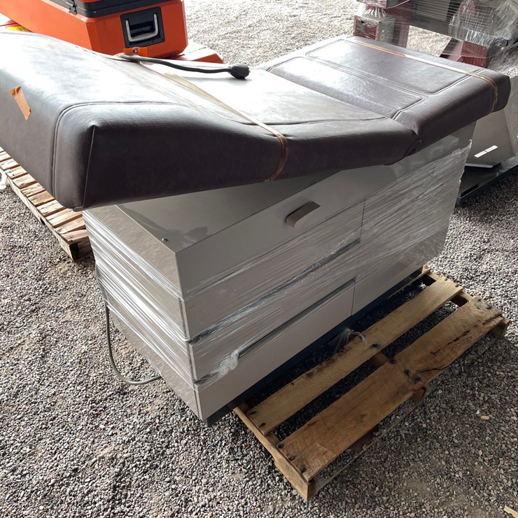 #4683 • Ritter Exam Table