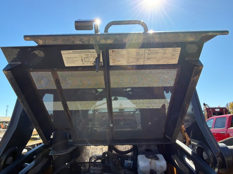 2018-deere-323e-image-39
