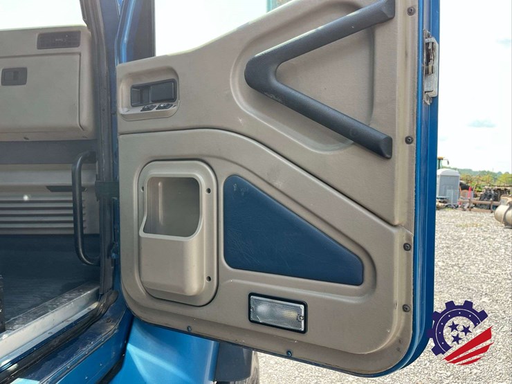 2011-international-paystar-tri-axle-hydrovac-truck-image-59