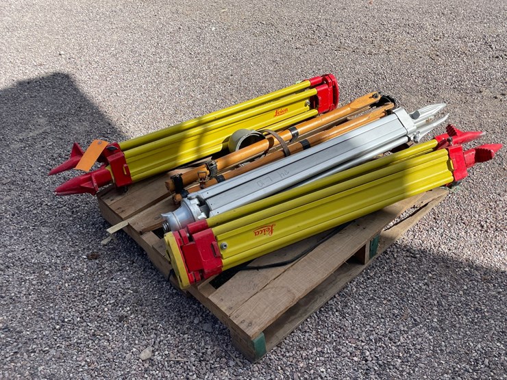 #4665-•-lot-of-surveying-tripods-image-8