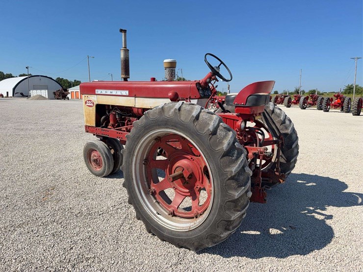 farmall-560-image-3