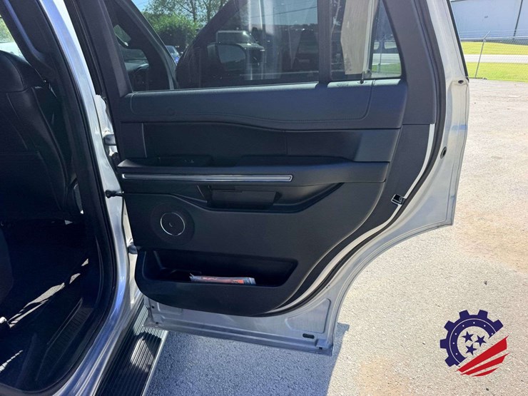 2021-ford-expedition-xlt-image-48