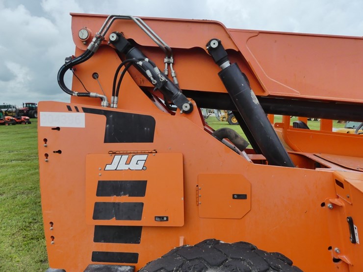 2019-jlg-6042-image-8