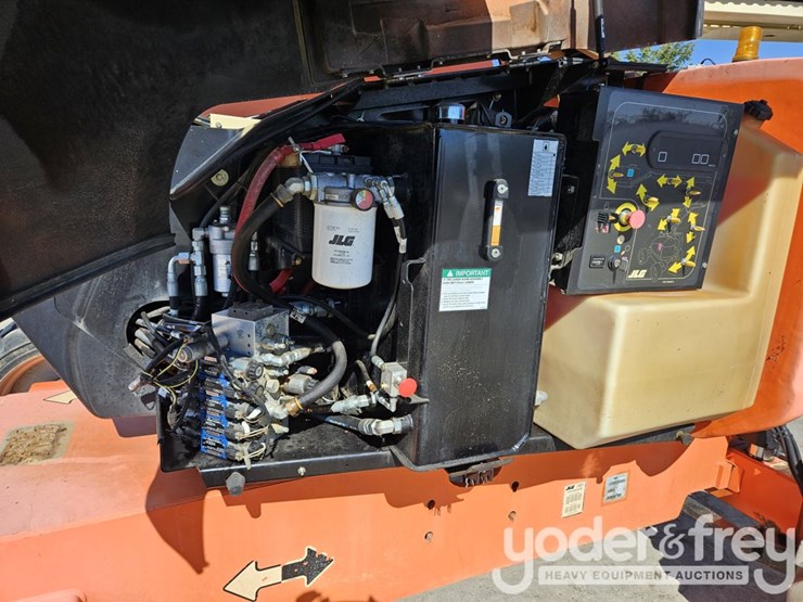 2015-jlg-600aj-image-15