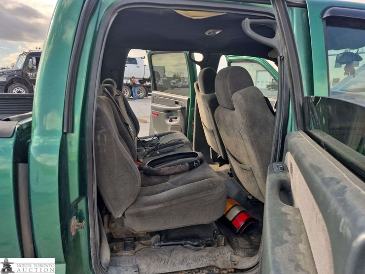 2005-chevrolet-silverado-2500hd-image-33