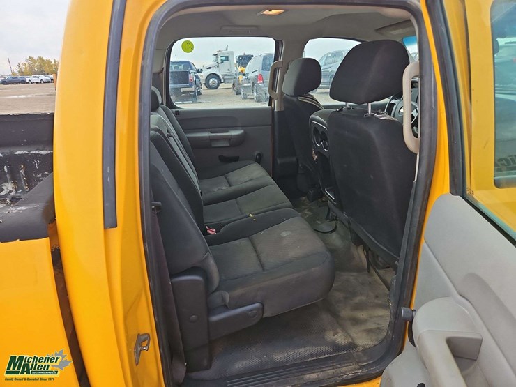 2012-chevrolet-silverado-2500hd-image-26