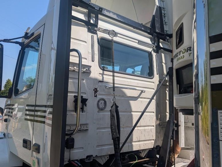 2018-volvo-10-image-20