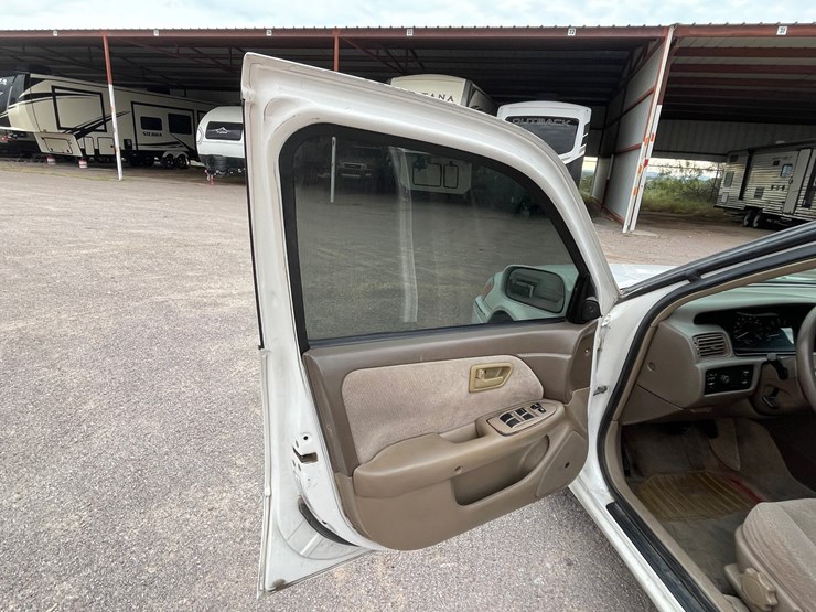 #2768-•-2001-toyota-camry-(title-in-delay)-image-50