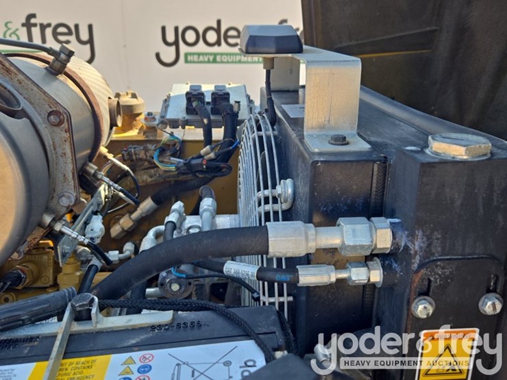 2021-caterpillar-cb34b-image-31