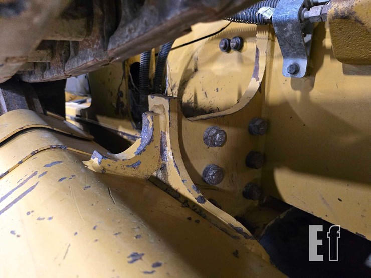2021-caterpillar-d2-image-26