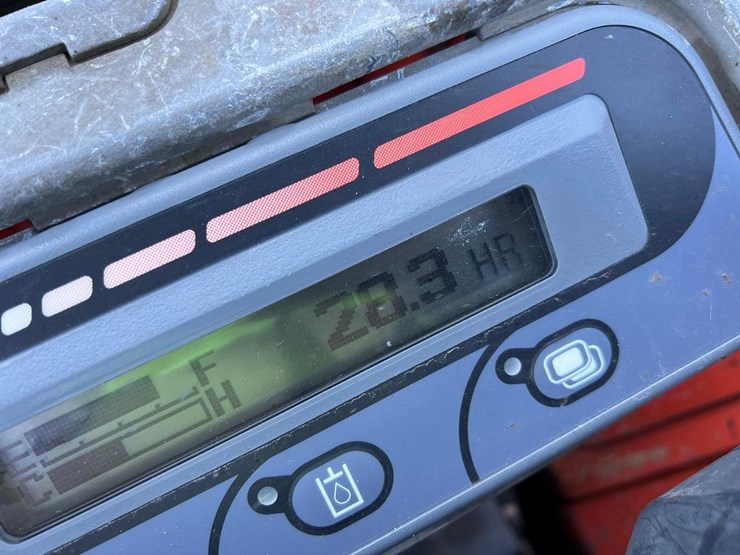 2011-kubota-kx71-3-image-19