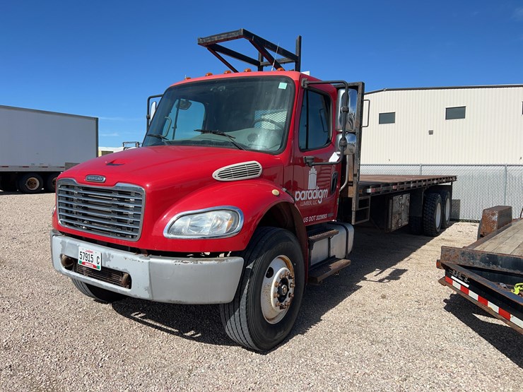 2007-freightliner-m2-business-class-image-1