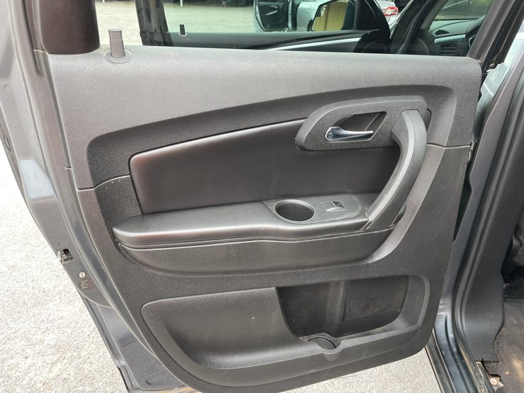 2010-chevrolet-traverse-image-23