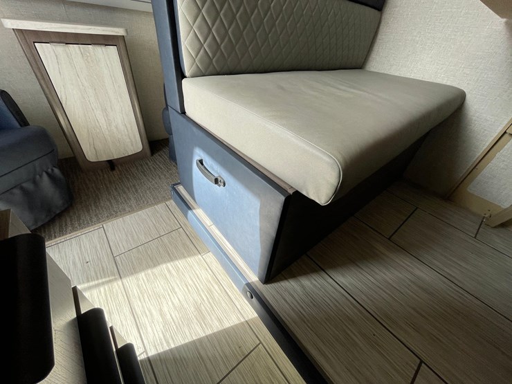 #2824-•-2022-lance-travel-trailer,-(has-new-mexico-title)-image-30