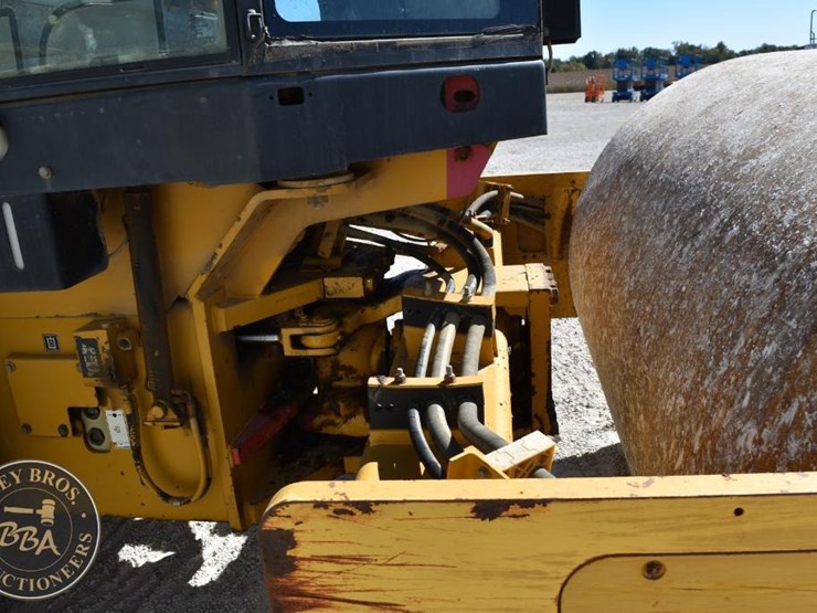 2009-caterpillar-cs56-image-26