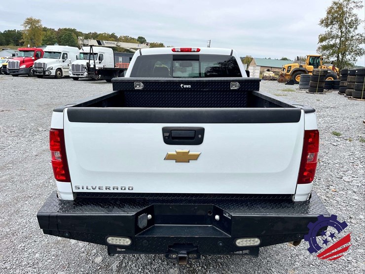 2013-chevrolet-silverado-z71-/-4x4-/-3500hd-pickup-image-3