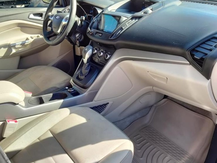 2016-ford-escape-se-image-11