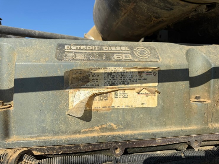 2003-freightliner-fld120-image-11