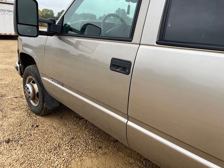 2000-chevrolet-silverado-3500-image-37