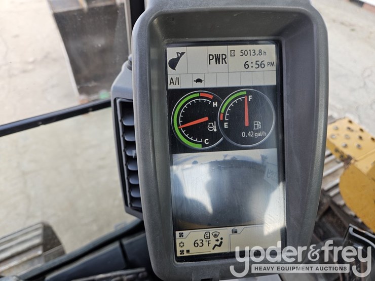 2016-deere-135g-image-45