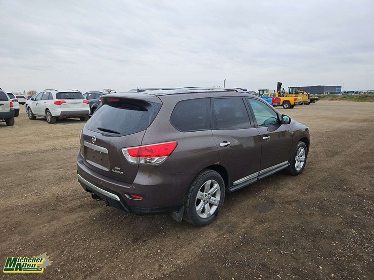 2015-nissan-pathfinder-image-4