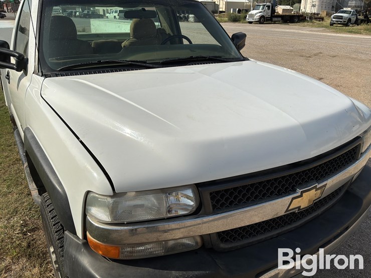 2001-chevrolet-silverado-2500-image-11