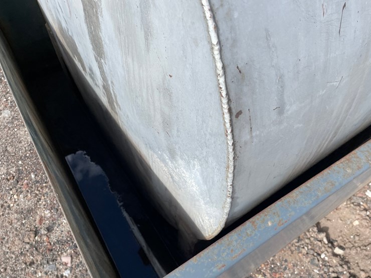 #4664-•-oil-tank-in-containment-bin-image-18
