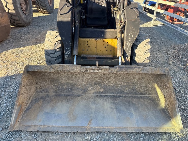 new-holland-lx885-image-10