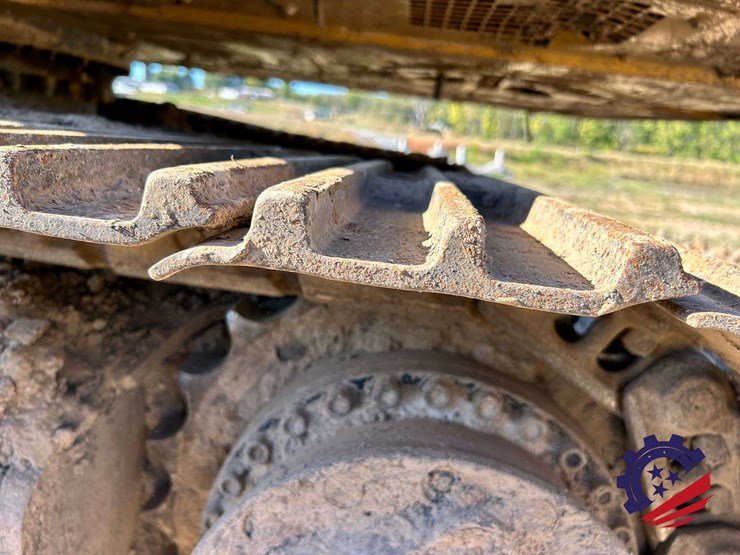2018-caterpillar-320-image-40