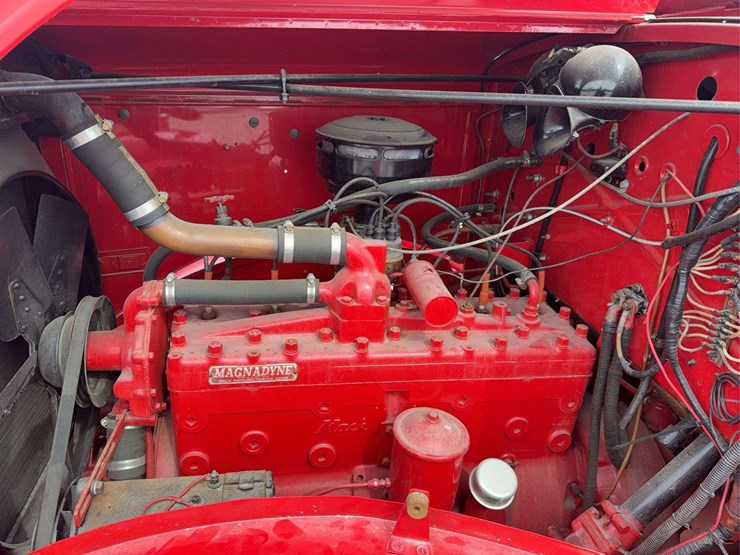 1951-mack-a30-image-27
