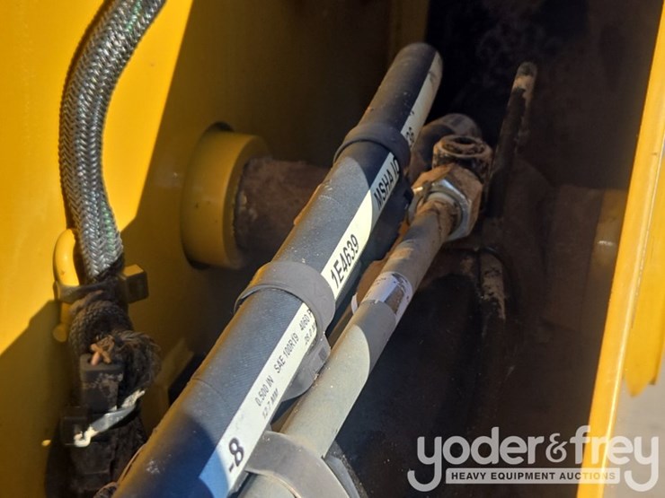 2018-caterpillar-226d-image-24