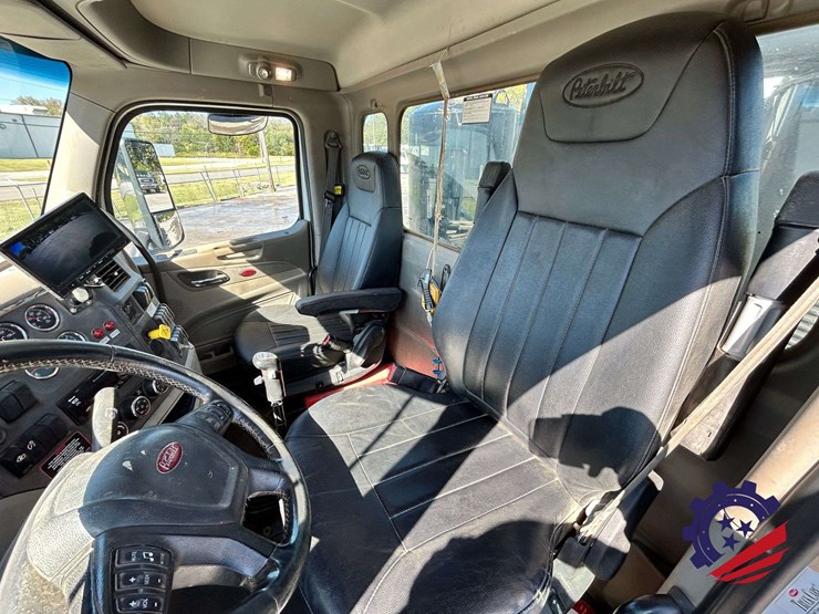 2020-peterbilt-567-image-106