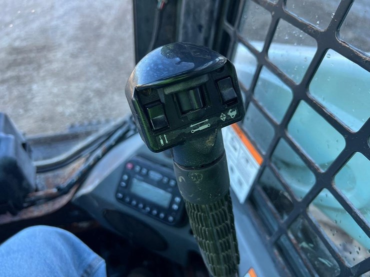 2017-bobcat-s570-image-21