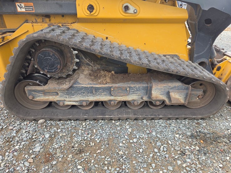 2020-deere-331g-image-49